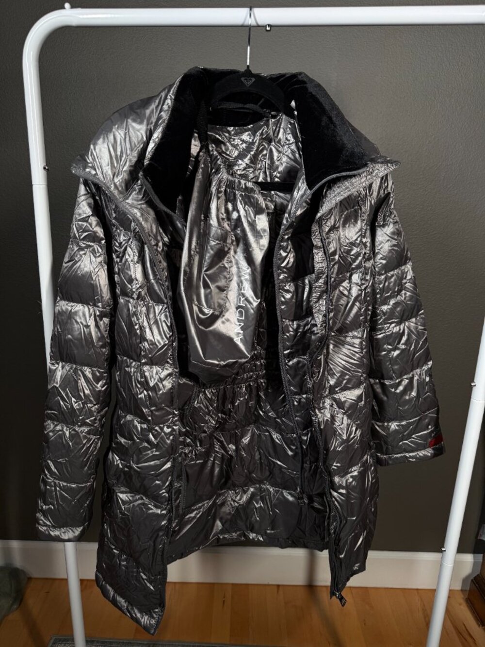 Andrew Marc 650 Fill Power Packable Hooded Jacket Womens M Silver Velvet Collar